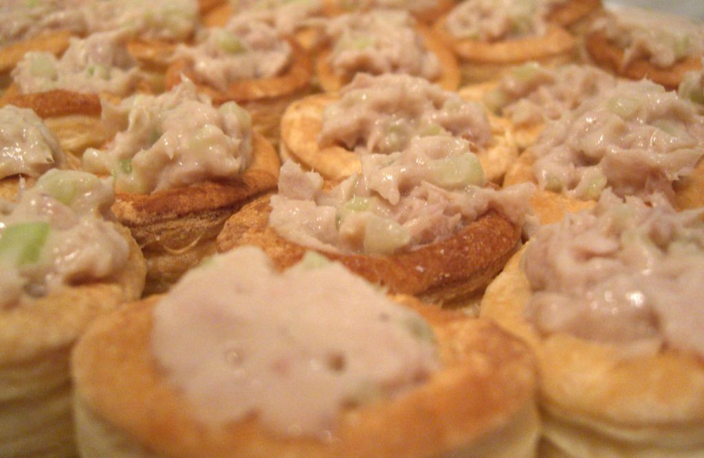 Volauvent rellenos de mousse de mortadela
