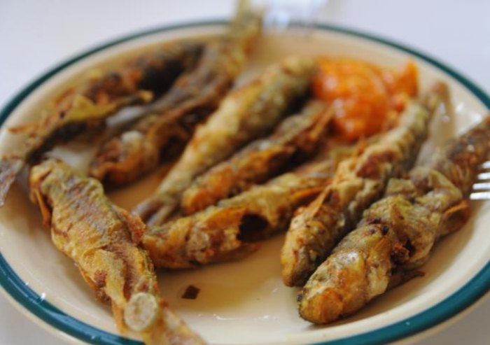 Pescadillas al ajillo