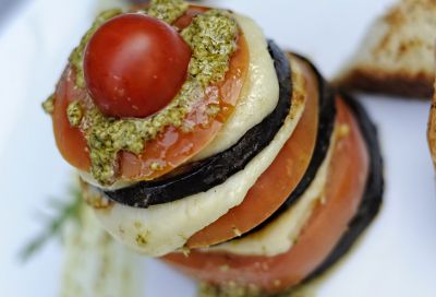 Milhojas de berenjena y tomate