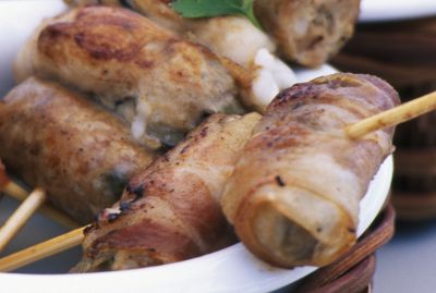 Rollitos de bacon, berenjena y espárragos