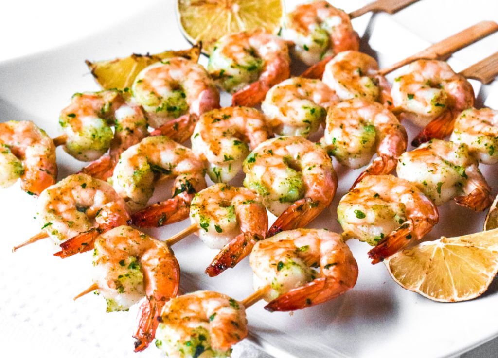 Brocheta de gambas picantes