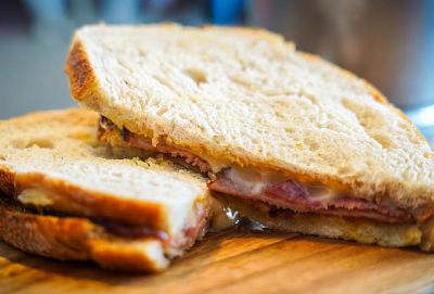Sandwiches de crema de anchoas y jamón