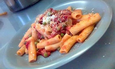 Macarrones con salsa de alcaparras