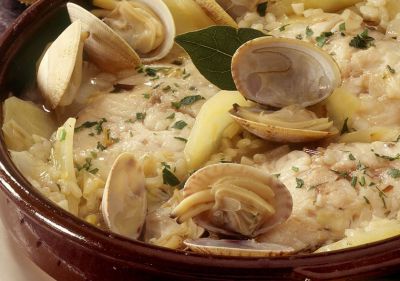 Merluza con arroz y almejas