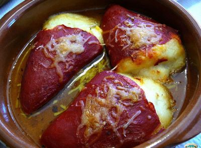 Pimientos del piquillo rellenos de merluza y gambas