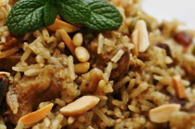 Arroz con cordero y frutos secos