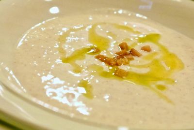 Ajoblanco con virutas de jamón ibérico