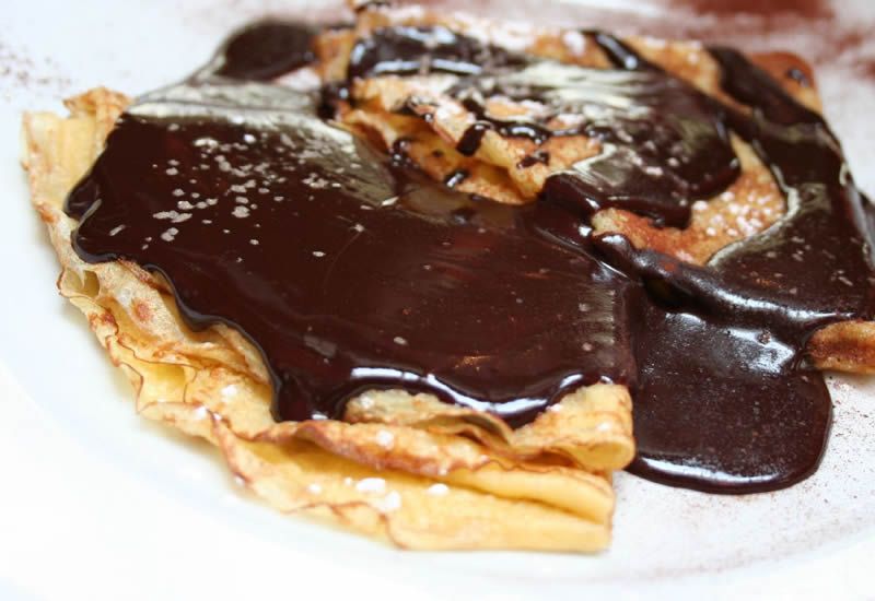 Crepes de salvado y gluten con crema de chocolate y avellanas