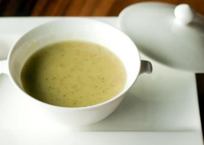 Sopa de verduras con fideos