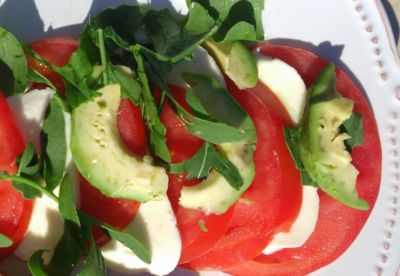 Montados de tomate y queso fresco