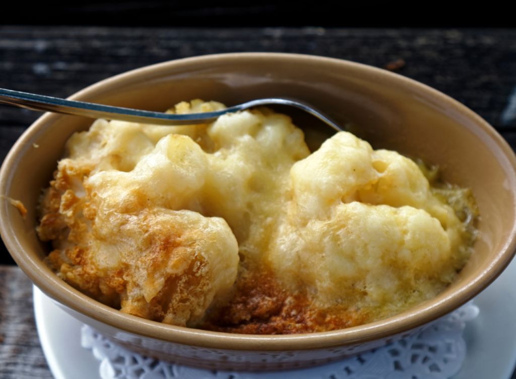 Coliflor con mayonesa y queso