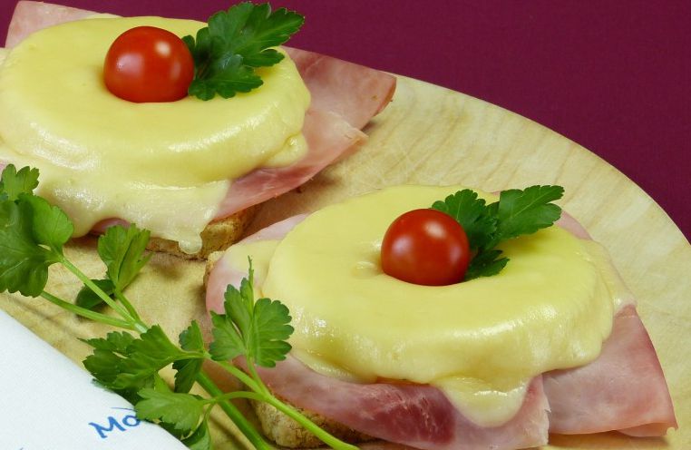 Canapés de jamón y queso