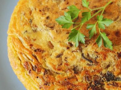 Torta de patatas con setas y jamón