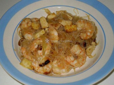 Vermicelli con langostinos y tofu