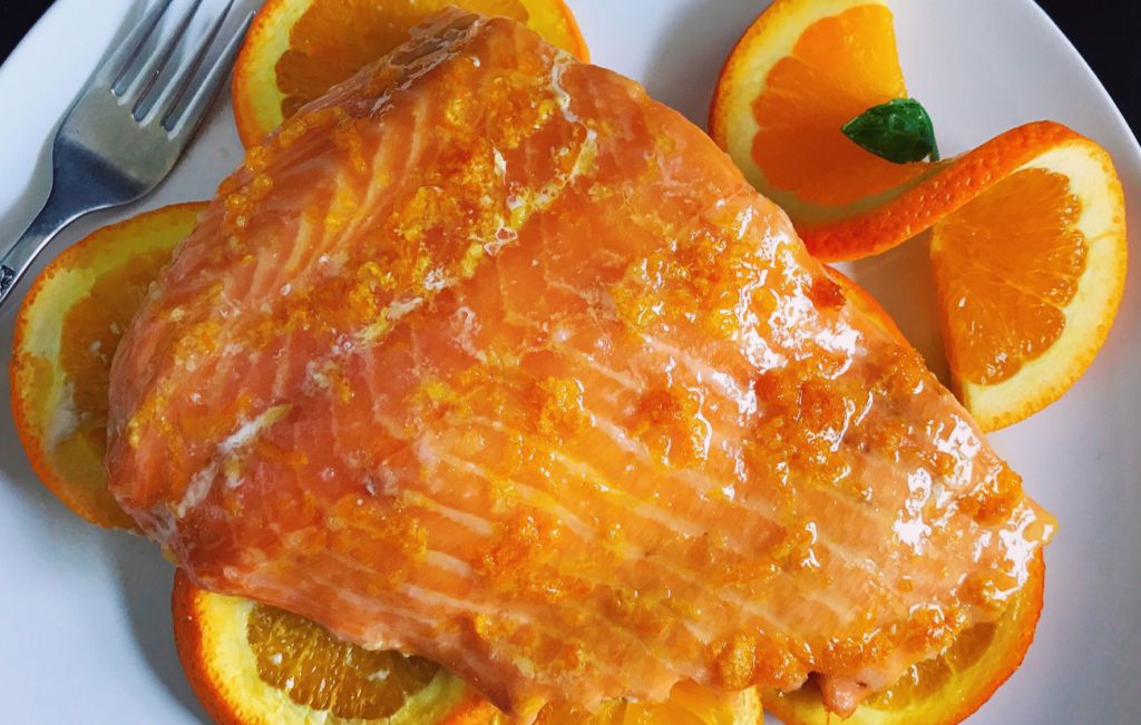 Filete de salmón con salsa de naranja