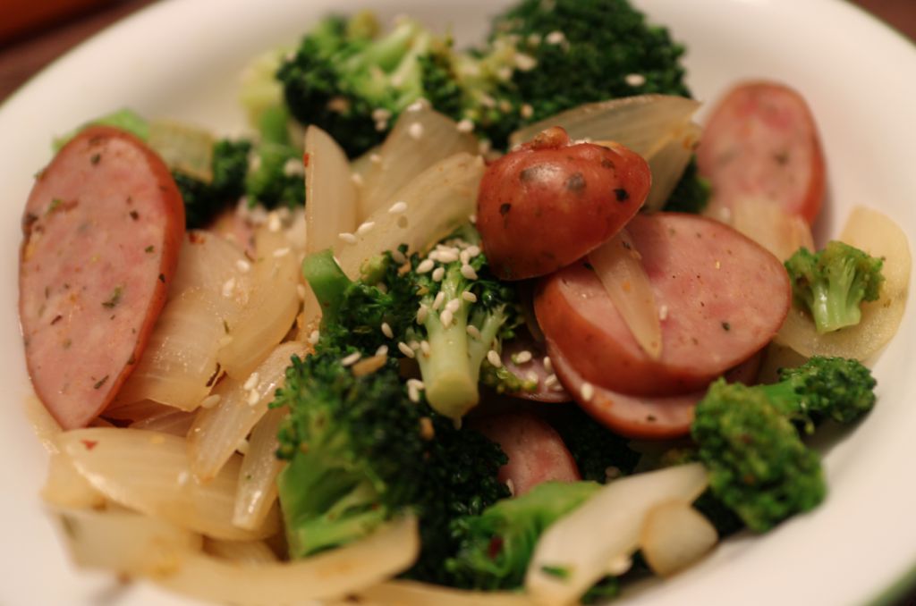 Brócoli con salchichas