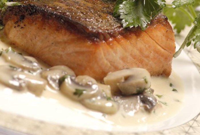 Salmón con níscalos