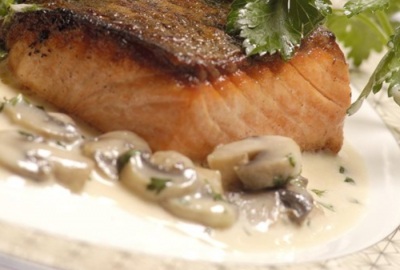 Salmón con níscalos