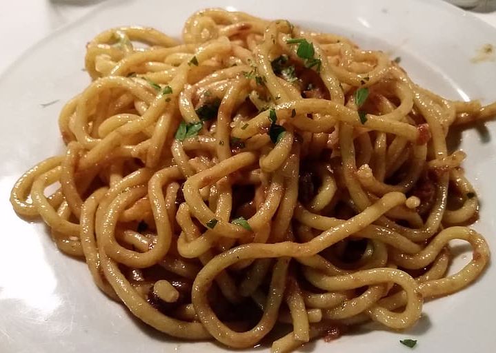 Espaguetis con almendras al aroma de canela