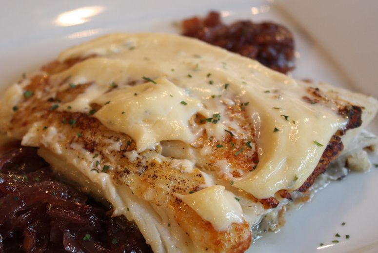 Merluza dos salsas al gratín