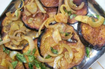 Berenjenas fritas con cebolla