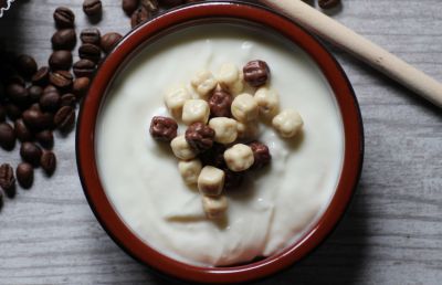 Salsa de yogur y pistachos