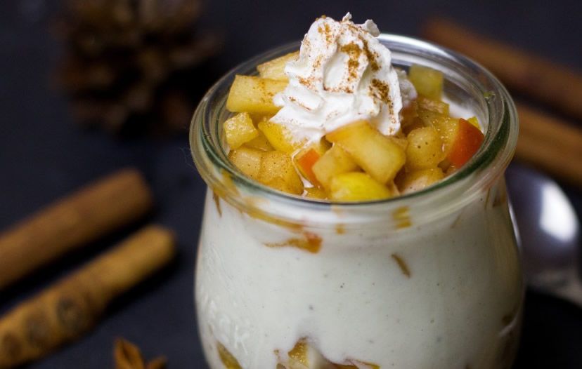 Requesón con compota de manzana