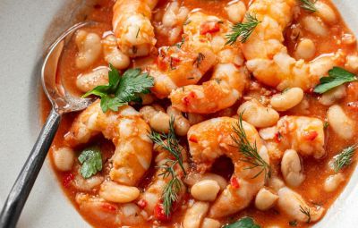 Pochas guisadas con langostinos