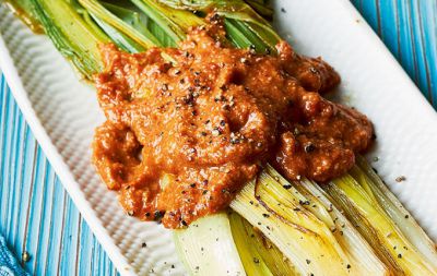 Puerros con romesco