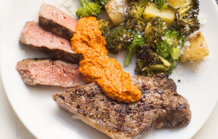 Entrecot con salsa romesco