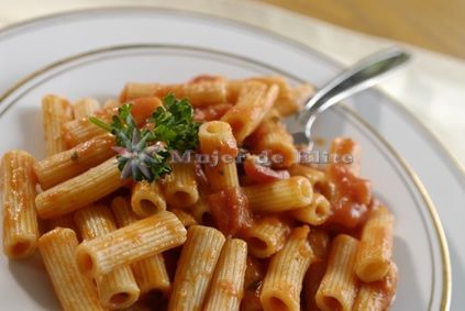 Macarrones con tomate a la canela