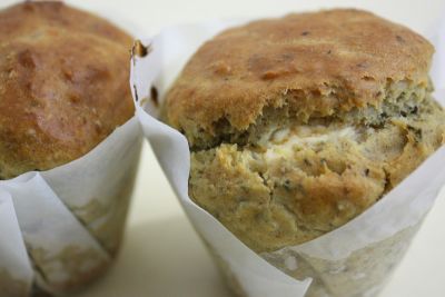 Magdalenas de queso y nueces finas hierbas