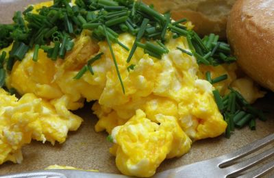 Huevos revueltos microondas