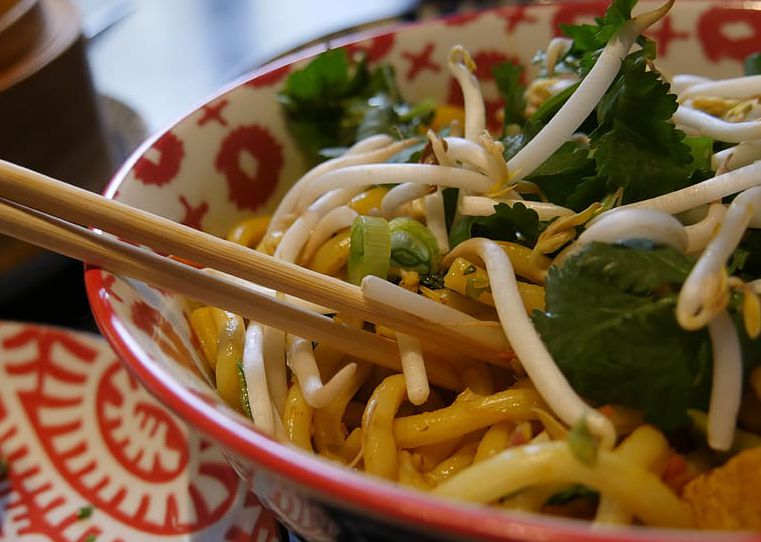 Fideos de soja con pollo