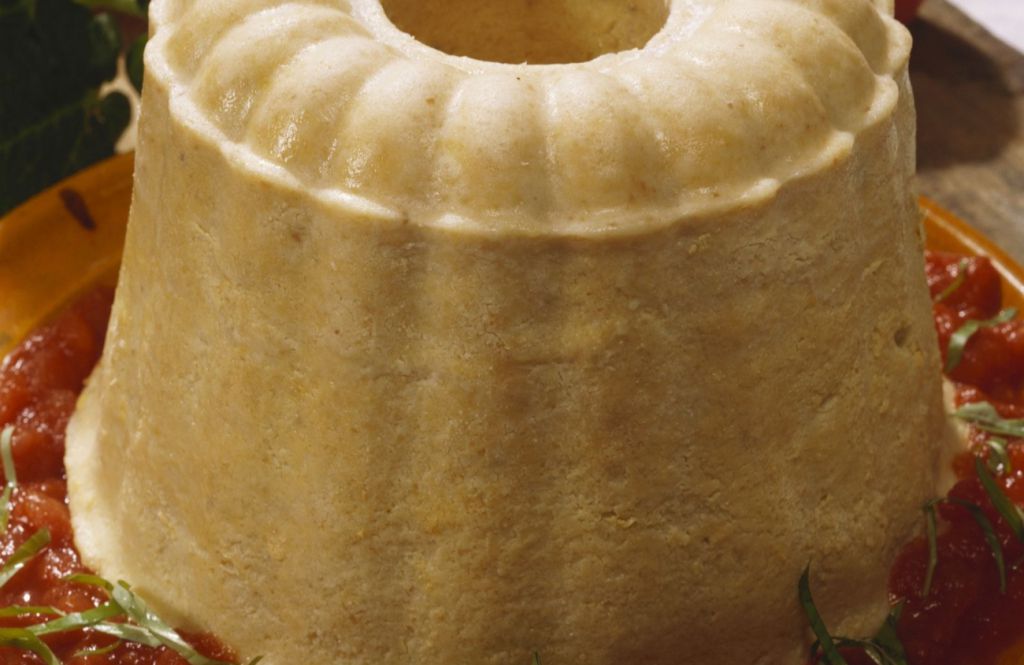 Flanes con salsa de tomate