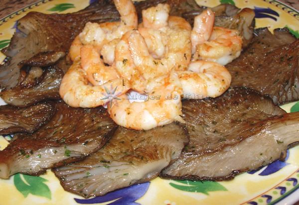 Setas a la plancha con langostinos