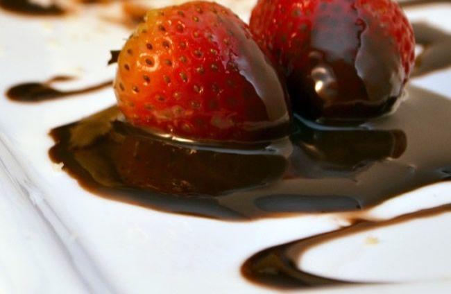 Fresones bañados en chocolate caliente