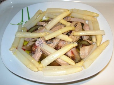 Ensalada de tomates kumato con ventresca