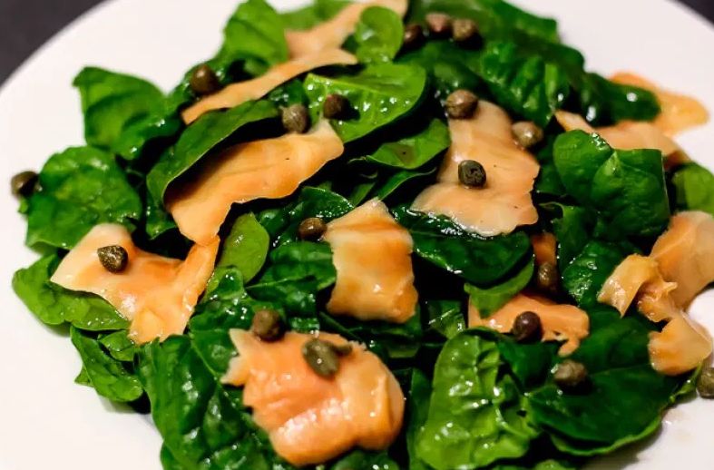 Ensalada de espinacas con bacalao