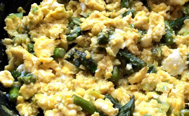 Revuelto de bacalao con espárragos