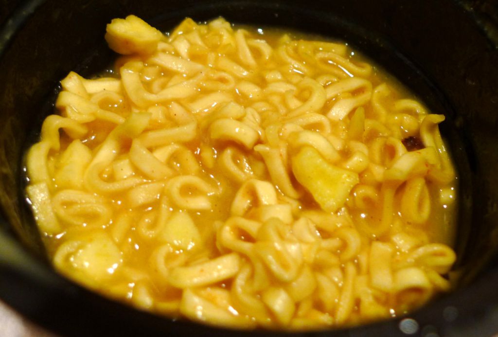Pasta con piña y curry