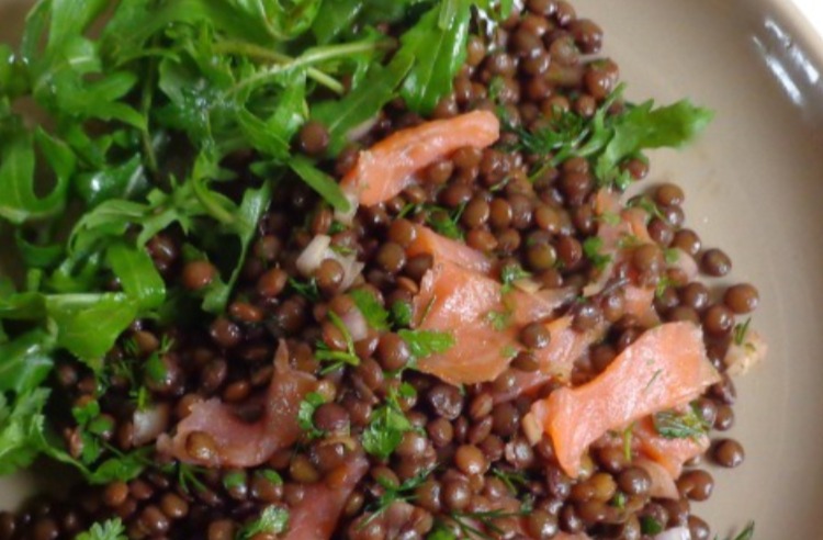 Ensalada de lentejas con salmón ahumado
