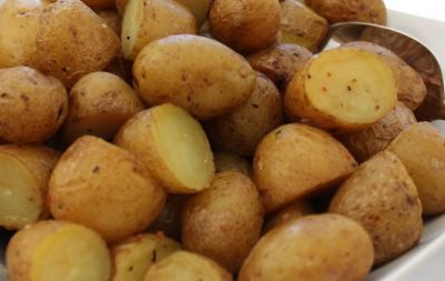 Patatas asadas con salsa chili