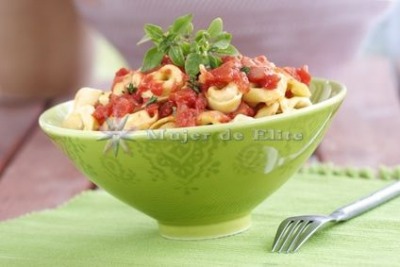 Tortellini de queso con salsa de tomate