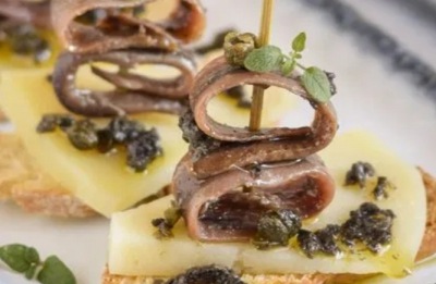 Canapés de queso con anchoas