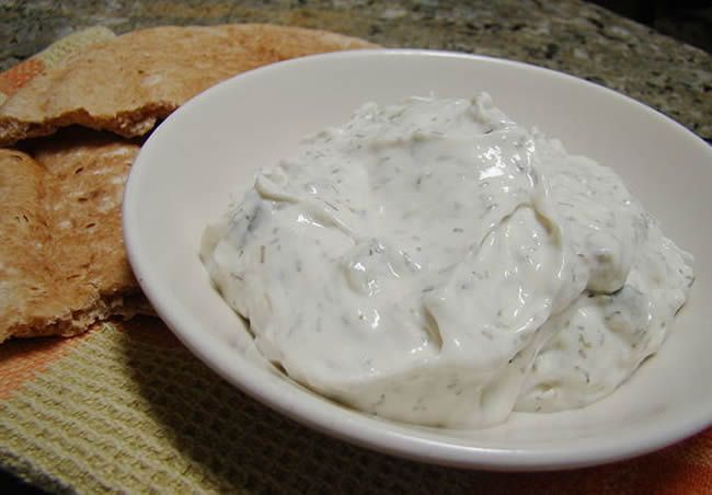 Salsa de yogur al aroma de menta