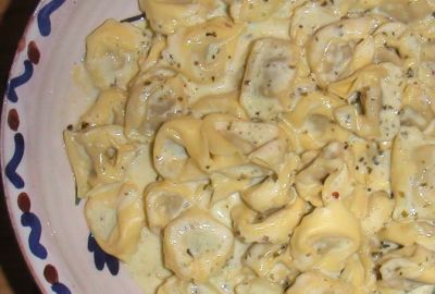 Tortellini con salsa cuatro quesos