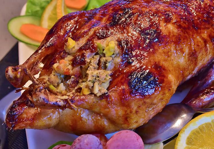 Pollo asado con frutas