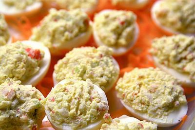 Huevos rellenos de cangrejo