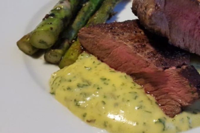 Entrecot de ternera con trigueros y queso de cabra